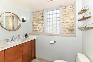 1904 N Farwell Ave, Milwaukee, WI 53202 - Photo 14