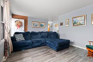 717 Buchholz St, Two Rivers, WI 54241 - Photo 4