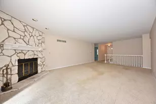 18905 Wilderness Ct, Brookfield, WI 53045 - Photo 8