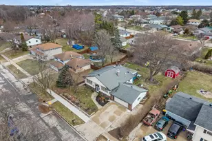 605 Juniper Ct, West Bend, WI 53095 - Photo 2