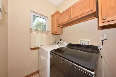 835  Bridlewood Dr, Hartford, WI 53027 - Photo 10