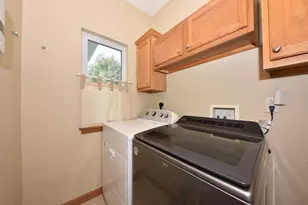 835 Bridlewood Dr, Hartford, WI 53027 - Photo 10