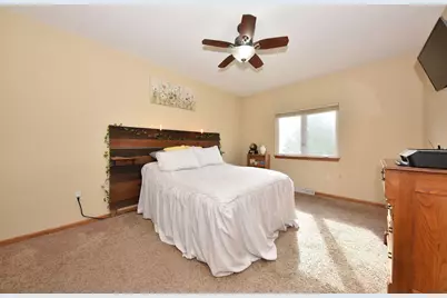 835  Bridlewood Dr, Hartford, WI 53027 - Photo 12