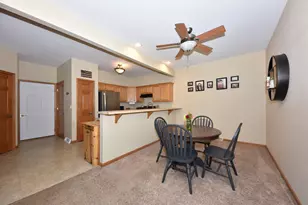 835 Bridlewood Dr, Hartford, WI 53027 - Photo 8