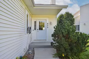 835 Bridlewood Dr, Hartford, WI 53027 - Photo 2