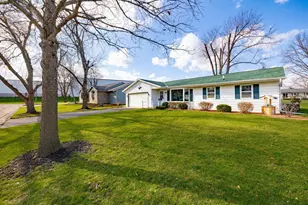 307 Martin St, Fort Atkinson, WI 53538 - Photo 2