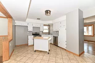 7818 W Warnimont Ave, Milwaukee, WI 53220 - Photo 20