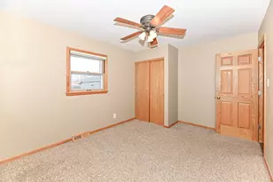 7818 W Warnimont Ave, Milwaukee, WI 53220 - Photo 28