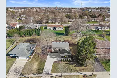 1961  Rambling Rose Rd, Waukesha, WI 53186 - Photo 32