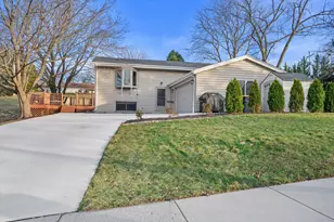 1961 Rambling Rose Rd, Waukesha, WI 53186 - Photo 2