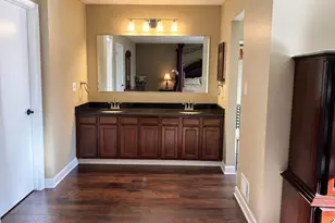 4967 S Imperial Cir, Greenfield, WI 53220 - Photo 6