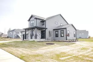 W206N5693 Muirfield Dr, Menomonee Falls, WI 53051 - Photo 4