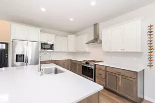 W206N5693 Muirfield Dr, Menomonee Falls, WI 53051 - Photo 12