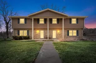 W64N353 Madison Ave, Cedarburg, WI 53012 - Photo 2