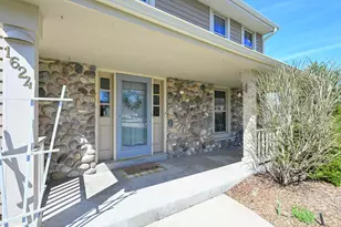 1624 Legend Cir, Waukesha, WI 53189 - Photo 4