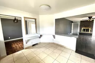 6490 S Crane Dr, Oak Creek, WI 53154 - Photo 6