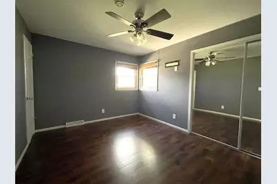 6490 S Crane Dr, Oak Creek, WI 53154 - Photo 12