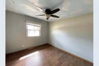 6490 S Crane Dr, Oak Creek, WI 53154 - Photo 16