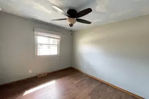 6490 S Crane Dr, Oak Creek, WI 53154 - Photo 16