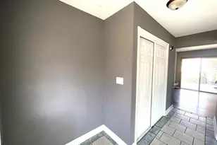 6490 S Crane Dr, Oak Creek, WI 53154 - Photo 10