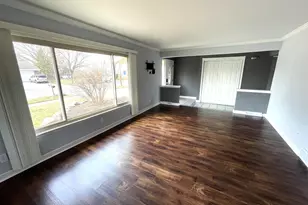 6490 S Crane Dr, Oak Creek, WI 53154 - Photo 2