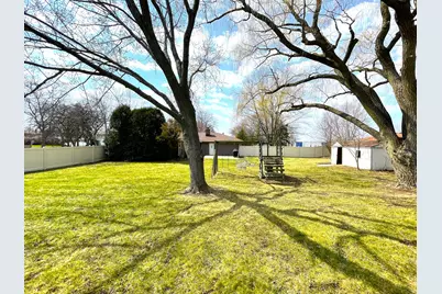 6490 S Crane Dr, Oak Creek, WI 53154 - Photo 30