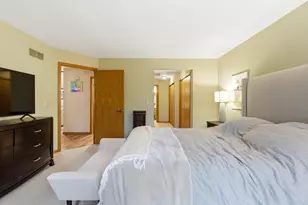 N48W16217 Lone Oak Ln, Menomonee Falls, WI 53051 - Photo 16