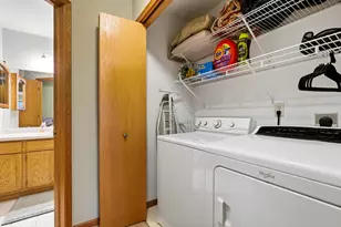 N48W16217 Lone Oak Ln, Menomonee Falls, WI 53051 - Photo 18