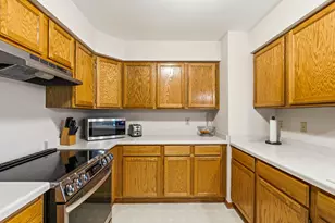 N48W16217 Lone Oak Ln, Menomonee Falls, WI 53051 - Photo 10