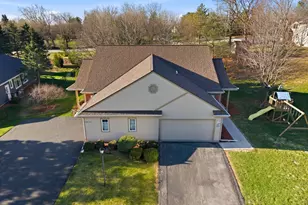 N48W16217 Lone Oak Ln, Menomonee Falls, WI 53051 - Photo 28