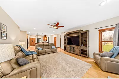 1841  Kissel Dr, Hartford, WI 53027 - Photo 10