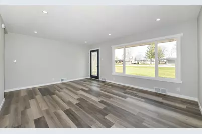 10905 W Oakwood Dr, Franklin, WI 53132 - Photo 16