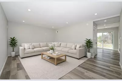 10905 W Oakwood Dr, Franklin, WI 53132 - Photo 4