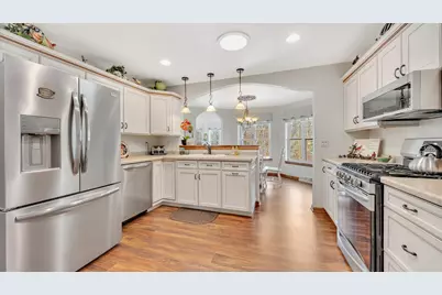 436  Maple Leaf Ct, Manitowoc, WI 54220 - Photo 6