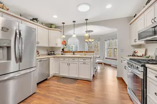 436 Maple Leaf Ct, Manitowoc, WI 54220 - Photo 6