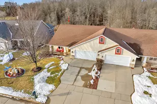 436 Maple Leaf Ct, Manitowoc, WI 54220 - Photo 38