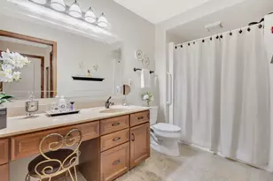 436 Maple Leaf Ct, Manitowoc, WI 54220 - Photo 18