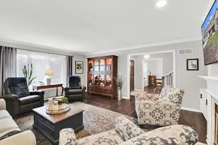 N55W15788 Lavender Lilac Ln, Menomonee Falls, WI 53051 - Photo 8