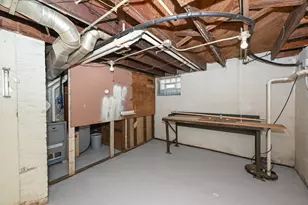 7702 W Lorraine Pl, Milwaukee, WI 53222 - Photo 30