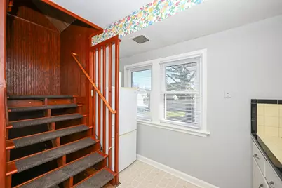 7702 W Lorraine Pl, Milwaukee, WI 53222 - Photo 16