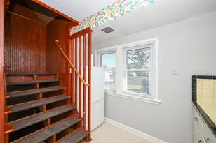 7702 W Lorraine Pl, Milwaukee, WI 53222 - Photo 16