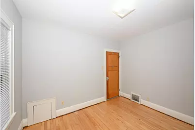 7702 W Lorraine Pl, Milwaukee, WI 53222 - Photo 22