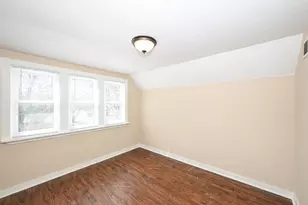 7702 W Lorraine Pl, Milwaukee, WI 53222 - Photo 28