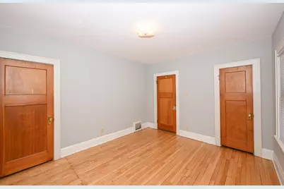 7702 W Lorraine Pl, Milwaukee, WI 53222 - Photo 18