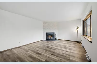 N76W14655  Fairfield Ct, Menomonee Falls, WI 53051 - Photo 6