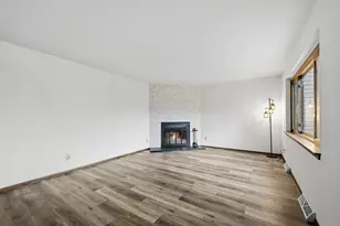 N76W14655 Fairfield Ct, Menomonee Falls, WI 53051 - Photo 6