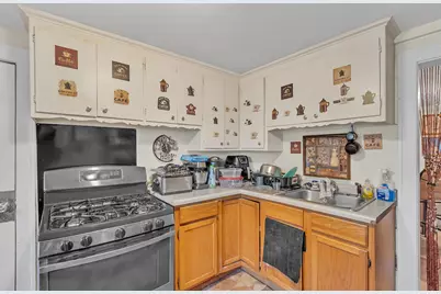 1427  Erie St, Racine, WI 53402 - Photo 8