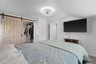 4930 S 28th St, Greenfield, WI 53221 - Photo 24