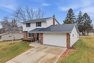 424 E Norport Dr, Port Washington, WI 53074 - Photo 1