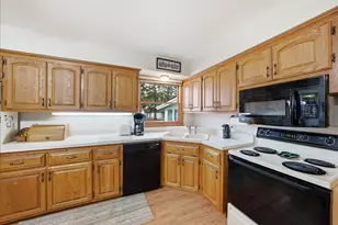 424 E Norport Dr, Port Washington, WI 53074 - Photo 8